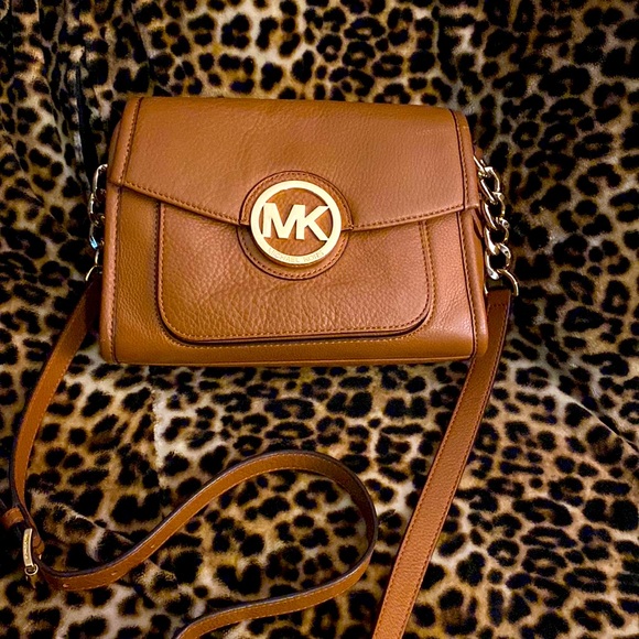 Michael Kors Handbags - Michael Kors Crossbody leather purse
